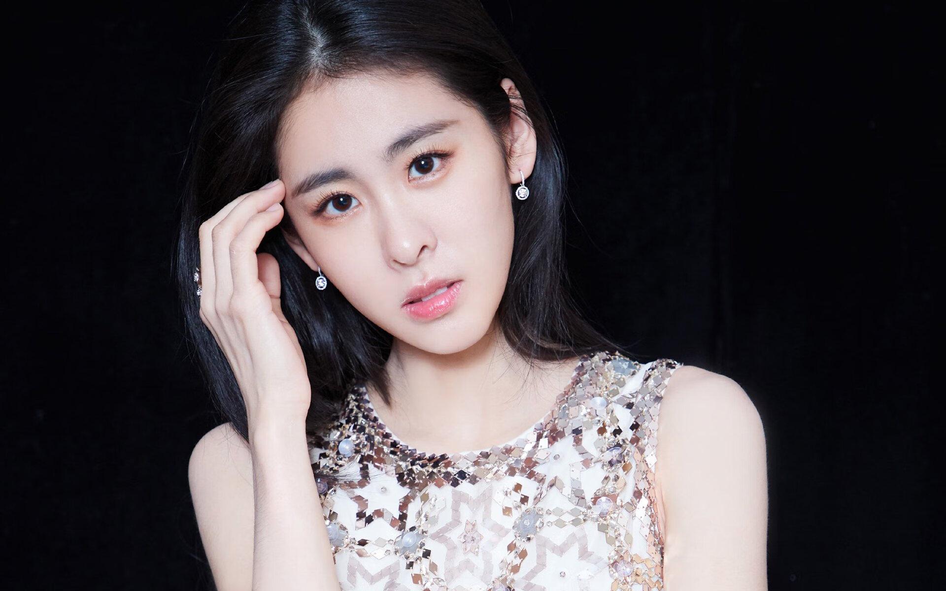 双线战场,一种底色,压力催生的一切完美爆发